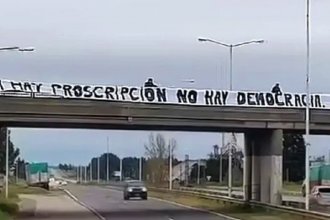 Respaldo a CFK: pasacalle fijado en la ruta 14 sorprendió a viajeros del fin de semana largo