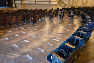 Hundimiento en histórico teatro: investigan qué ocurrió en la zona de plateas para que cediera la estructura