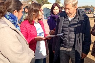 "Resulta impostergable": aprovecharon la visita de Frigerio para pedirle por la continuidad de una escuela