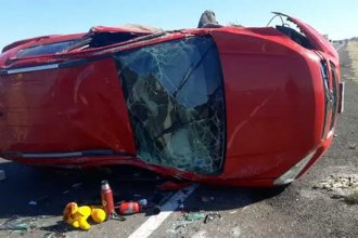 Siete heridos por choque y vuelco en Ruta 12. Un hombre quedó atrapado en su vehículo y debió ser rescatado