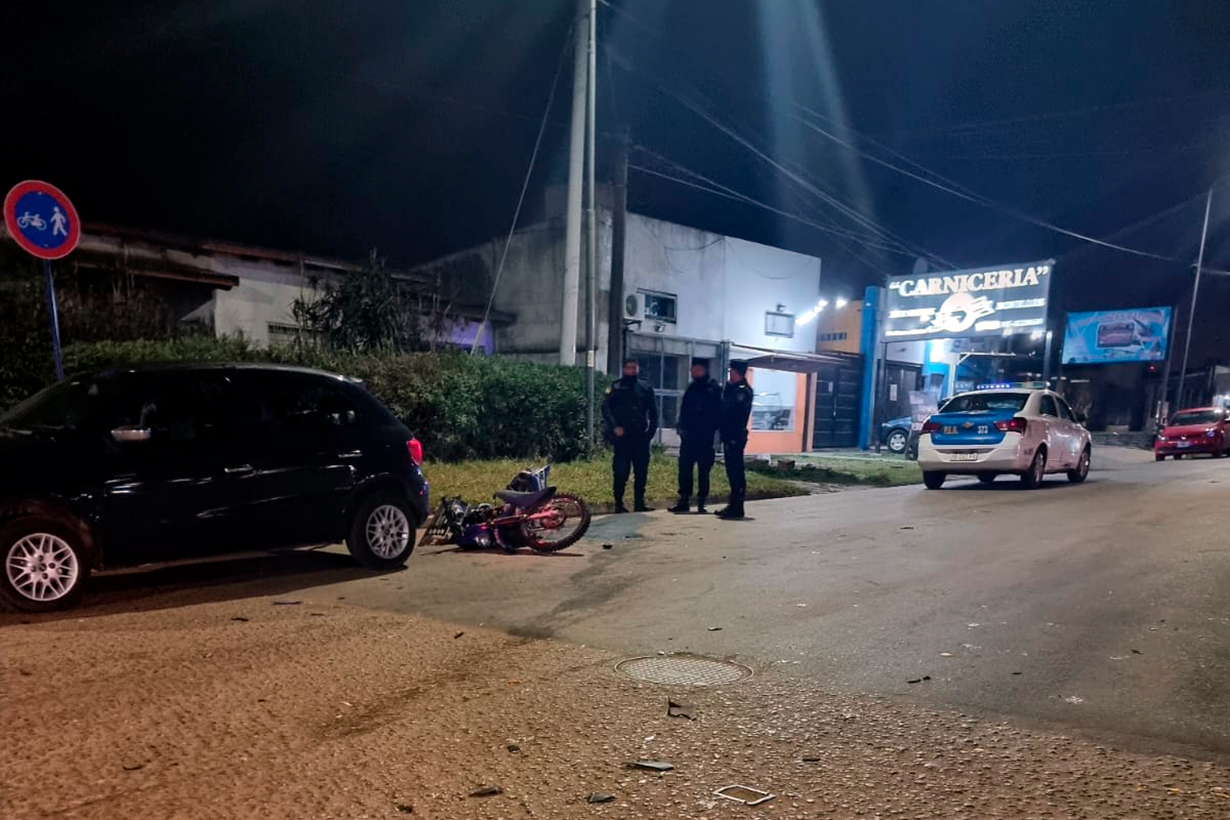 La moto en la que circulaba el joven de 21 años.