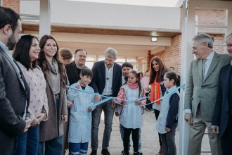 Frigerio en Chajarí: inauguró una escuela, entregó equipos al hospital Santa Rosa y recorrió obras