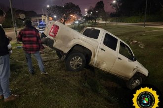 Camioneta despistó en el acceso a Villa Adela