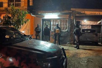 Venta en su casa y a domicilio: durante un allanamiento detuvieron a un hombre en una causa por narcomenudeo
