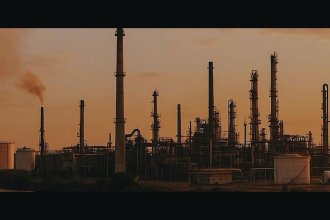 ¿Progreso o desastre ecológico? El posible impacto ambiental y económico de una refinería frente a Colón, visto desde un documental