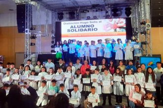 La biblioteca de la Cooperativa Eléctrica distinguió al “alumno solidario”