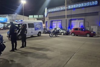 Policía estaba por entregar el arma reglamentaria y se disparó: fue trasladada de urgencia al hospital