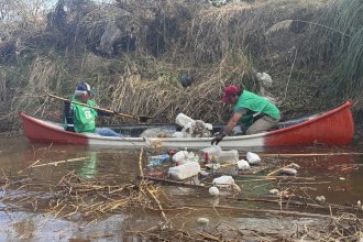 Más de 50 voluntarios recolectaron residuos en arroyo de la provincia