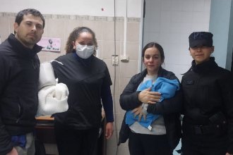 Agente de la Policía Federal Argentina salvó la vida a una bebé recién nacida