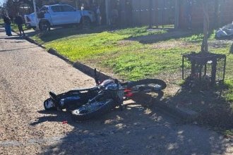 Motociclista con lesiones gravísimas tras ser embestido por un camión que siguió su camino