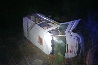 Vehículo con diez personas a bordo volcó bajo la lluvia ante la aparición de un carpincho