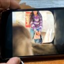 Alumnos filmaron a una docente robando dinero de sus mochilas. Fue separada de su cargo y la imputaron