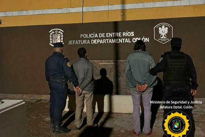 Persecución en la madrugada: con peligrosas maniobras huyeron de la Policía a toda velocidad, pero fueron detenidos