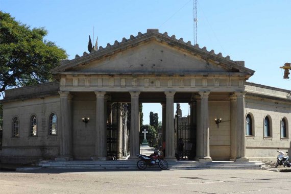 Sumariaron a agente municipal por presuntos cobros indebidos en el Cementerio