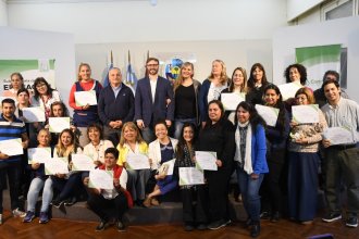 Azcué reconoció la labor de los docentes de los programas municipales y dijo que “cumplen un rol sumamente importante”
