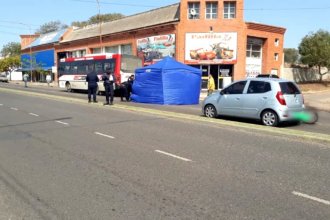 Joven motociclista falleció tras chocar y quedar debajo de un colectivo
