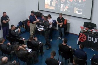 Con capacitaciones, la policía de Entre Ríos se prepara para usar el arma no letal Byrna