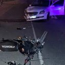 Hospitalizaron a dos motociclistas. Testigos afirmaron que iban zigzagueando y cruzaron en rojo