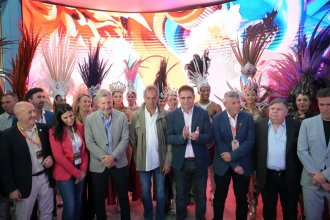 Scioli, Frigerio y Davico en una distinción histórica al Carnaval del País: “45 años para que llegue este justo reconocimiento”