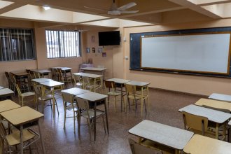 Autoridades del Colegio Mitre de Concordia apartaron a un docente de su cargo y un grupo de padres rechazó la medida