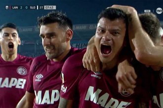 Walter Bou, figura. Asistió y anotó en la victoria de Lanús ante San Lorenzo
