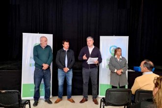 Camino a escriturar viviendas construidas hace 28 años, vecinos se reunieron con autoridades del IAPV