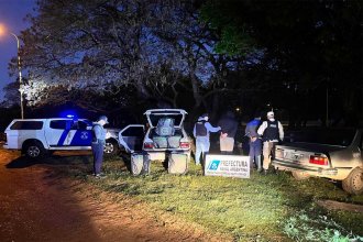 Infraganti. Descargaban cigarrillos paraguayos para pasarlos al Uruguay, pero llegó Prefectura. Dos detenidos