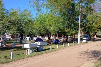 Baja el río y preparan el balneario. Con la apertura de playa comienza en San José “El Verano más Largo”