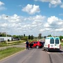 Choque entre ambulancia y camioneta en cruce de rutas terminó con heridos