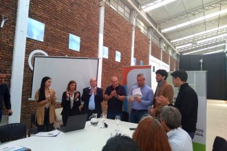 “Es un día histórico”, dijo Walser. Junto a Tonutti, anunció la aprobación del anteproyecto para el Parque Industrial