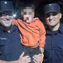 Policías salvaron la vida de un niño de dos años. Desesperado, su padre pidió auxilio en una comisaría