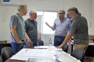 Frigerio y Schneider, en el puerto de Ibicuy. “Hay que abrir las puertas al sector privado”, dijo el ministro y candidato
