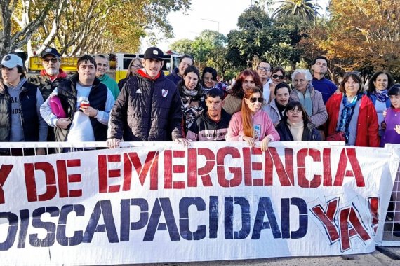 Vigilia y micrófono abierto por la Emergencia en Discapacidad. Piden que se implemente la ley