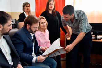 “Son logros de gestión”, afirmó Azcué al implementar la historia clínica digital en Centros de Salud