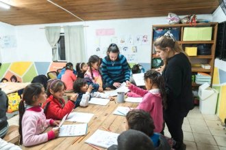 Convocan a un cóctel solidario “para seguir acompañando a más de 220 chicos en su aprendizaje”