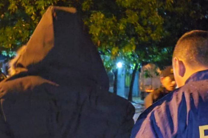 Operativo policial en Colón: detuvieron a un hombre por abuso de arma y secuestraron droga