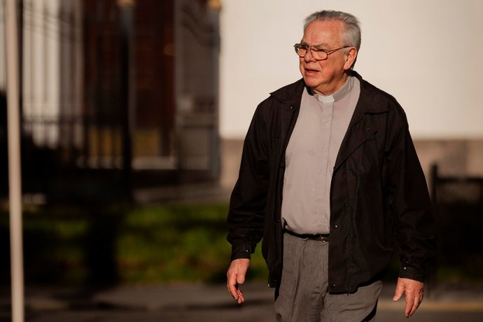 ¿La gente va más a misa en tiempos de crisis? Respuesta para atesorar del “padre Luis”