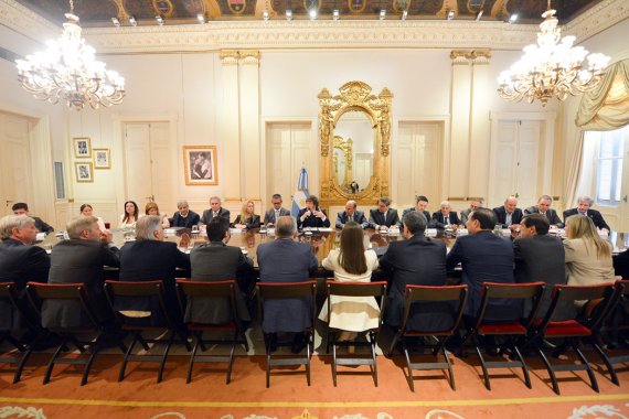 El dato, más allá del efusivo abrazo: Frigerio iría con Milei a próximo encuentro con Trump