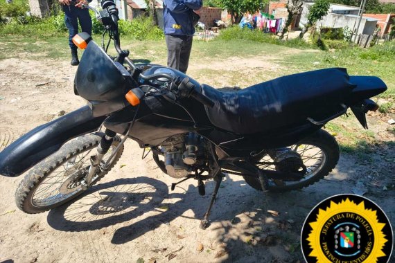 Adolescente de 14 años embistió a una agente policial y demandarán a los padres