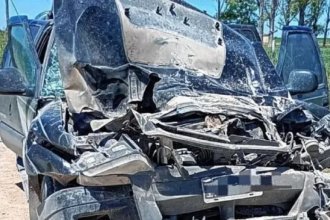 Acompañante resultó seriamente herido luego de un choque entre una camioneta y un camión