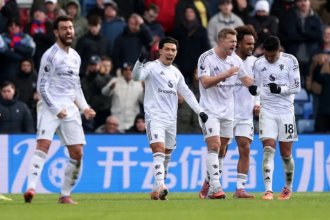 Lisandro Martínez volvió a jugar para Manchester United tras casi 10 meses de baja
