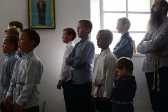Una colonia religiosa sin redes sociales, ropas del siglo XIX y anti vacunas, es el epicentro de los casos de sarampión en la costa del río Uruguay