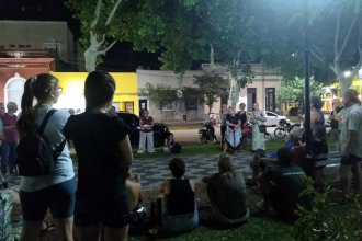 Frente al consulado, vecinos de Colón siguieron definiendo acciones contra el proyecto de HIF. La próxima asamblea será en la playa