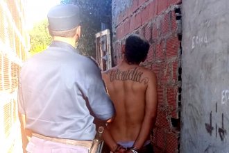 En las últimas horas del año detuvieron a una pareja que entró a una vivienda, se llevó una cartera e hizo compras con las tarjetas robadas