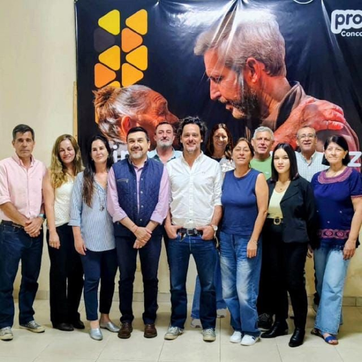 En medio del conflicto por los trabajadores municipales despedidos, el PRO salió a respaldar a Azcué - Noticias - Elentrerios.com