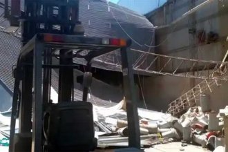Colocaban paneles solares cuando la estructura se desplomó. Hay 4 heridos y uno está grave