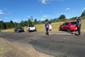 Frenó de golpe para esquivar un pozo en el acceso a Salto Grande y provocó un choque en cadena