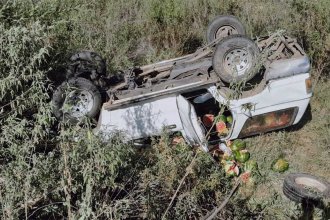 Ruta 14. Camioneta chocó a otro vehículo que iba en su misma dirección y terminó volcando. Hay dos heridos