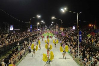 El Carnaval de Concordia vivió su segunda noche. &ldquo;Genera trabajo, movimiento económico y fortalece la identidad&rdquo;, resaltó Azcué