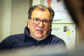 Fue director de prensa durante la gestión de Moine, el primero en informar la muerte de Yabrán y ahora asumió en la radio municipal